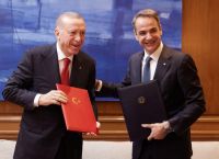 Χάγη ή Συμφωνίες με Τρίτες Χώρες; Χάγη ή Συμφωνίες με Τρίτες Χώρες;