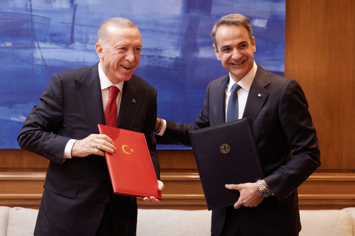 Χάγη ή Συμφωνίες με Τρίτες Χώρες;