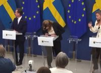 Κατέρρευσε κατά τη διάρκεια συνέντευξης Τύπου η υπουργός Υγείας της Σουηδίας [vid]