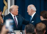 Γιατί ο Μπάιντεν δεν δημοσιοποίησε τη «λίστα Επστάιν» κατά του Τραμπ;