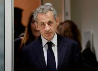Νικολά Σαρκοζί: Το Κελί του, η Υποδοχή και τα Βιβλία που Πήρε στη Φυλακή La Santé Νικολά Σαρκοζί: Το Κελί του, η Υποδοχή και τα Βιβλία που Πήρε στη Φυλακή La Santé