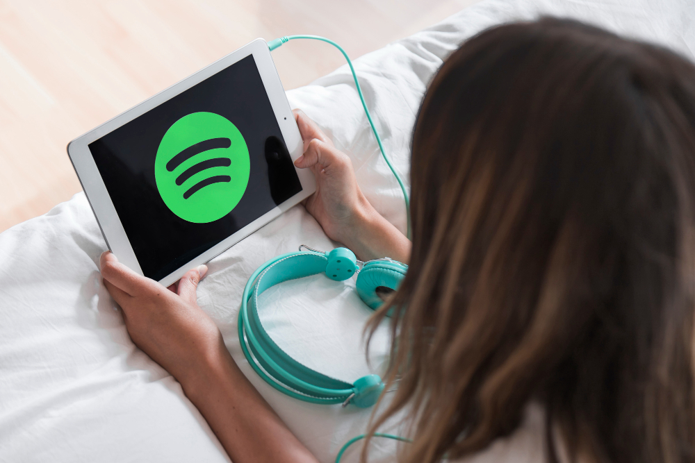 Το Spotify επιτρέπει πλέον στους χρήστες να «μιλούν» με τον AI DJ και μέσω γραπτών μηνυμάτων