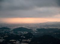 Καιρός: Καταιγίδες Δευτέρας με 30άρια, Χωρίς Προβλήματα στις Παρελάσεις