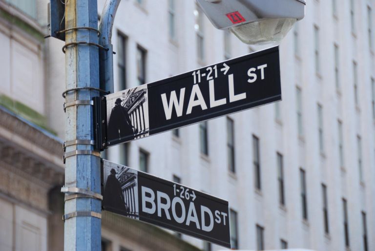 Νέο ρεκόρ στη Wall Street – Ο πληθωρισμός και η Τεχνητή Νοημοσύνη απογείωσαν τις αγορές
