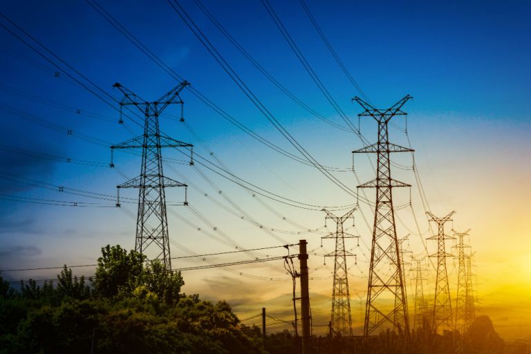 Η Ελλάδα Γίνεται Εξαγωγέας Ηλεκτρικής Ενέργειας: Ρεκόρ 571 GWh και Κέρδος 550 Εκατ. Ευρώ