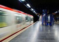 Νέα φονική τάση στο διαδίκτυο: Παιδιά σερφάρουν πάνω στα βαγόνια του Μετρό – Δύο νεκρές κοπέλες Νέα φονική τάση στο διαδίκτυο: Παιδιά σερφάρουν πάνω στα βαγόνια του Μετρό – Δύο νεκρές κοπέλες