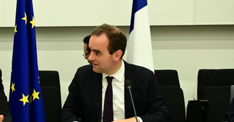 Λεκορνί: Αποκλείει την επιβολή προϋπολογισμού με διάταγμα και προτείνει νέο φόρο στις εταιρείες χαρτοφυλακίου
