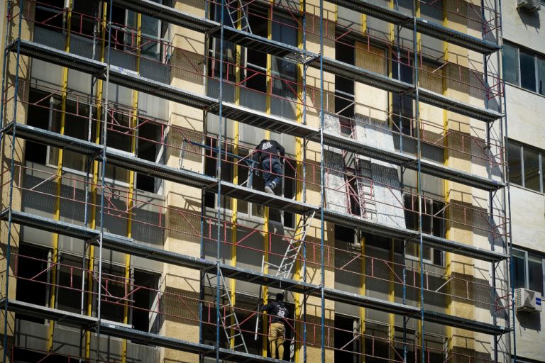 Ξεκλείδωμα Οικοδομής: Παπασταύρου Υπογράφει Διάταγμα – Χιλιάδες Άδειες Ελεύθερες