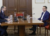 Η κυβέρνηση «διαβάζει» την επιστροφή Τσίπρα: τρία αδιέξοδα, ένα σωσίβιο και τα φαντάσματα του 2015 Η κυβέρνηση «διαβάζει» την επιστροφή Τσίπρα: τρία αδιέξοδα, ένα σωσίβιο και τα φαντάσματα του 2015