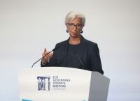 Λαγκάρντ: «Δεν Έχουμε Νιώσει Ακόμα τον Πόνο» από τους Δασμούς Λαγκάρντ: «Δεν Έχουμε Νιώσει Ακόμα τον Πόνο» από τους Δασμούς