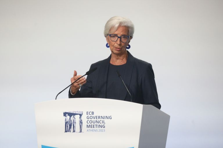 Λαγκάρντ: «Δεν Έχουμε Νιώσει Ακόμα τον Πόνο» από τους Δασμούς