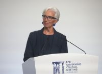 Λαγκάρντ: Η Ευρώπη πρέπει να κάνει το ευρώ παγκόσμιο πυλώνα σταθερότητας Ευκαιρία η αποδυνάμωση του δολαρίου Λαγκάρντ: Η Ευρώπη πρέπει να κάνει το ευρώ παγκόσμιο πυλώνα σταθερότητας Ευκαιρία η αποδυνάμωση του δολαρίου
