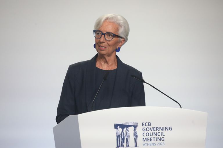 Λαγκάρντ: Η Ευρώπη πρέπει να κάνει το ευρώ παγκόσμιο πυλώνα σταθερότητας Ευκαιρία η αποδυνάμωση του δολαρίου