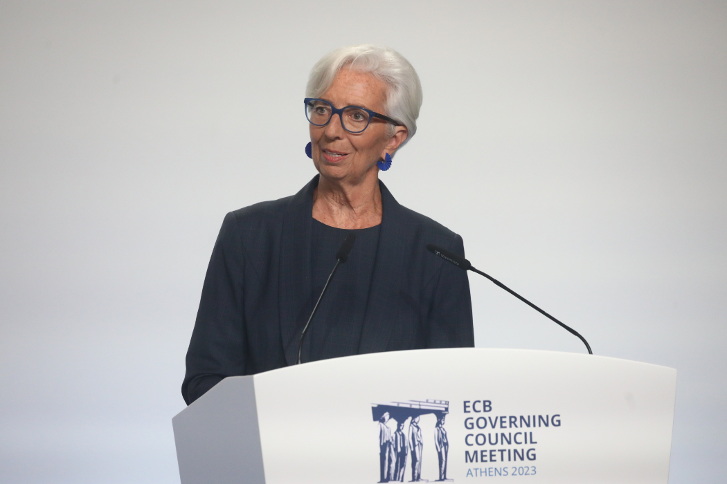 Λαγκάρντ: Η Ευρώπη πρέπει να κάνει το ευρώ παγκόσμιο πυλώνα σταθερότητας Ευκαιρία η αποδυνάμωση του δολαρίου