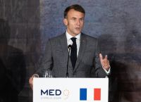 Ανάλυση Politico: Η Λεπέν οσμίζεται αίμα και ορέγεται εξουσία την ώρα που ο Μακρόν εξαντλεί τις επιλογές του Ανάλυση Politico: Η Λεπέν οσμίζεται αίμα και ορέγεται εξουσία την ώρα που ο Μακρόν εξαντλεί τις επιλογές του