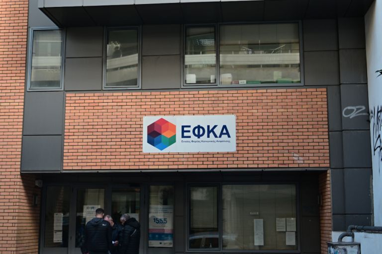 Αυξάνεται πάνω από 30.000 ευρώ το όριο χρεών που θα συμψηφίζονται με τη σύνταξη – Νέα ρύθμιση στο τραπέζι