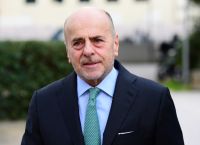 Χαμός στο Τριφύλλι! Οπαδοί του Παναθηναϊκού φωνάζουν: «Αλαφούζο πούλα – πάρτε το δίπλωμα από τον Κόντη» Χαμός στο Τριφύλλι! Οπαδοί του Παναθηναϊκού φωνάζουν: «Αλαφούζο πούλα – πάρτε το δίπλωμα από τον Κόντη»