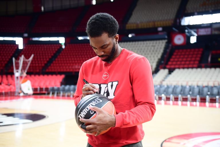 Ολυμπιακός: Ο Κίναν Έβανς βάζει δύσκολα στον Μπαρτζώκα και αυτός είναι ο λόγος