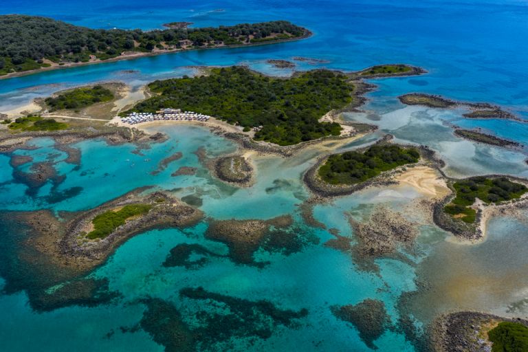 ΤτΕ: Ρεκόρ Τουριστικών Εισπράξεων – 16,7 Δισ. στο 8μηνο, +12% Αφίξεις, Πλεόνασμα 1,1 Δισ. τον Αύγουστο