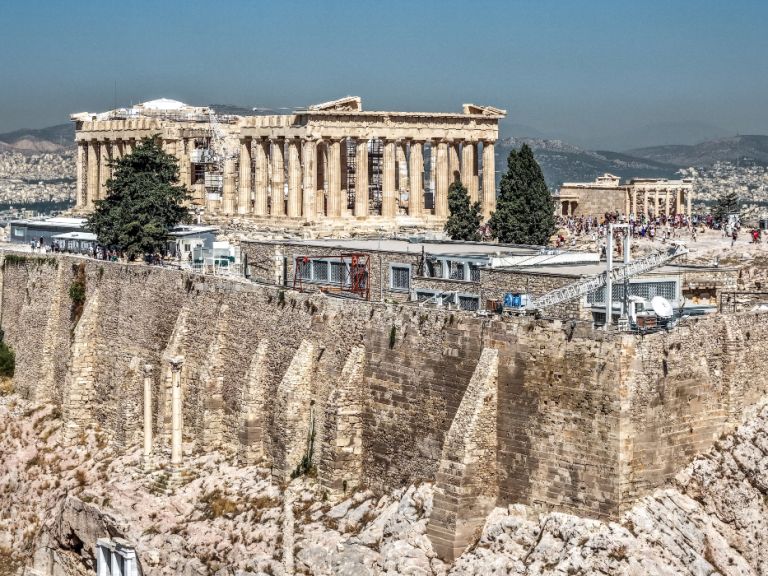 Ακρόπολη χωρίς… σίδερα: Βγήκαν οι σκαλωσιές από τη δυτική πλευρά του Παρθενώνα