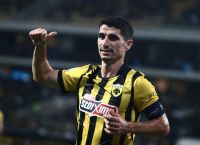 Συγκλονιστικά λόγια! Ο Μάνταλος στον μικρό Μιχαήλ: «πάμε για τα 500 παιχνίδια με την ΑΕΚ» Συγκλονιστικά λόγια! Ο Μάνταλος στον μικρό Μιχαήλ: «πάμε για τα 500 παιχνίδια με την ΑΕΚ»
