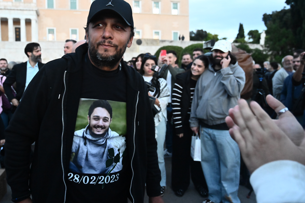 Τέμπη: Αναβάλλεται η Εκταφή της Σορού του Γιου του Πάνου Ρούτσι – Νέα Διαδικασία με Τεχνικό Σύμβουλο