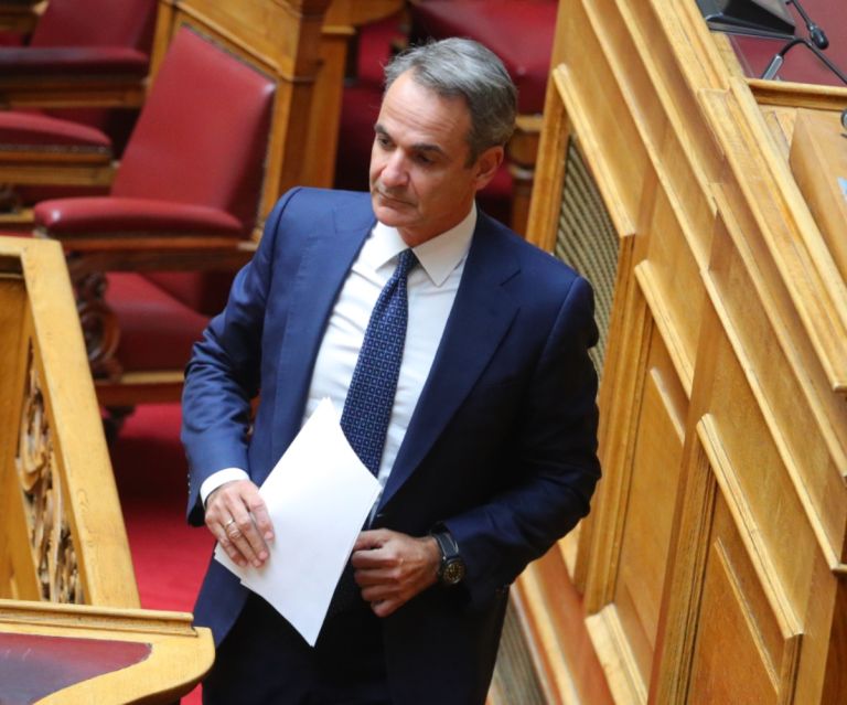 Μητσοτάκης σε πολιτική αντεπίθεση: Αναζητά θεσμικό οξυγόνο μετά την Αίγυπτο