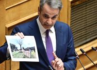 Μητσοτάκης σε Ανδρουλάκη: «Ο κ. Δούκας δεν έκανε σωστά τη δουλειά του για το μνημείο» Μητσοτάκης σε Ανδρουλάκη: «Ο κ. Δούκας δεν έκανε σωστά τη δουλειά του για το μνημείο»