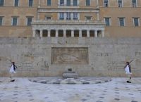 Άγνωστος Στρατιώτης: Νέα Πυρίμαχα Φυλάκια Ευζώνων – «Τέλος στις Μολότοφ» Άγνωστος Στρατιώτης: Νέα Πυρίμαχα Φυλάκια Ευζώνων – «Τέλος στις Μολότοφ»