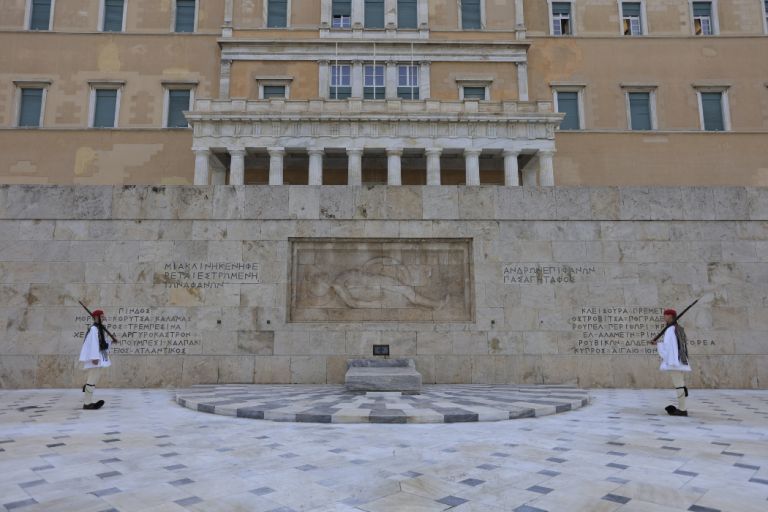 Άγνωστος Στρατιώτης: Νέα Πυρίμαχα Φυλάκια Ευζώνων – «Τέλος στις Μολότοφ»