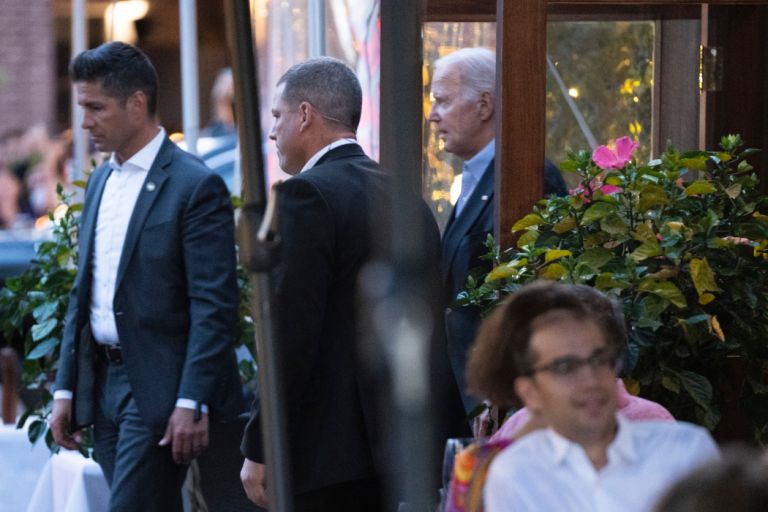 Cafe Milano: Το Ιστορικό Στέκι της Ουάσιγκτον – Όπου Συναντιούνται Πρώην Πρόεδροι και Υπουργοί
