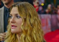 Ντρου Μπάριμορ: «18 Μήνες Αποτοξίνωσης στα 14 – Το Καλύτερο Πράγμα Που Μου Συνέβη!» Ντρου Μπάριμορ: «18 Μήνες Αποτοξίνωσης στα 14 – Το Καλύτερο Πράγμα Που Μου Συνέβη!»