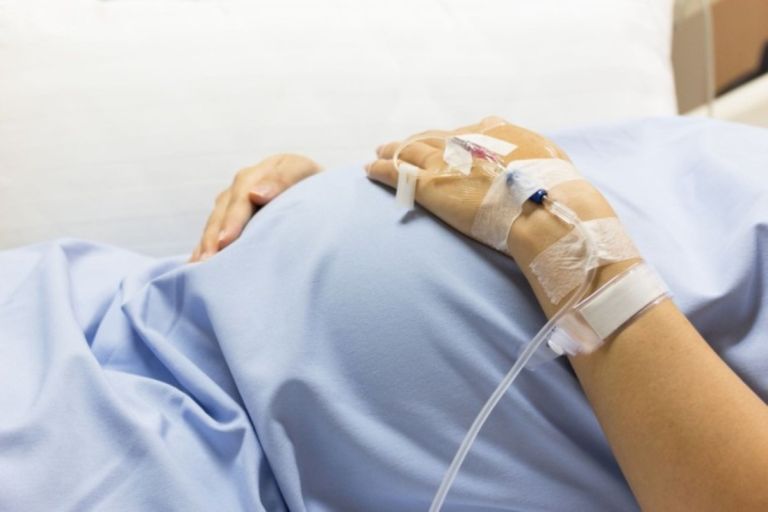 Σοκαριστικό συμβάν: Κάρφωσε την έγκυο γυναίκα του με πιρούνι – Κινδυνεύει να χάσει την όρασή της