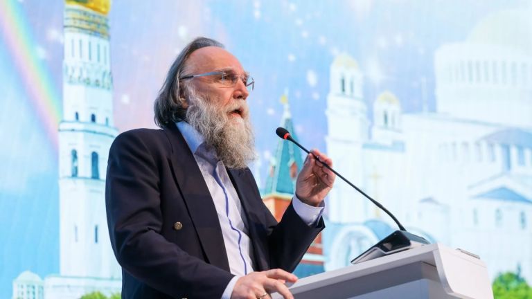 TAZ: Οι «εχθροί της παγκοσμιοποίησης» συναντήθηκαν στη Ρωσία–Επιχειρηματίες και στελέχη της AfD στο συνέδριο