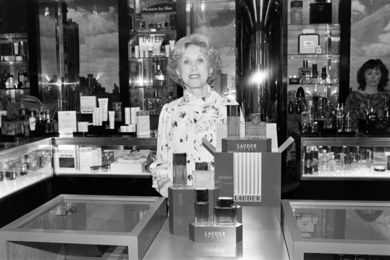 Estée Lauder: Η Γυναίκα που Μετέτρεψε την Ομορφιά σε Αυτοκρατορία