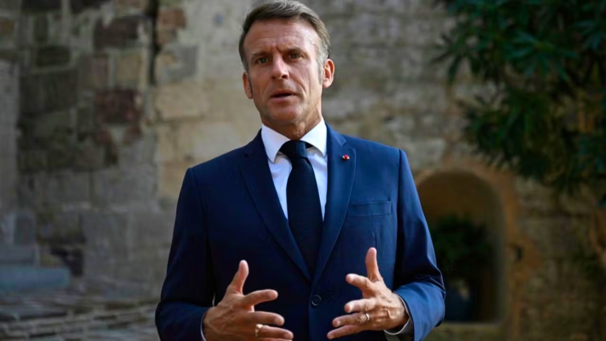 Ο Μακρόν επιχειρεί τον τελευταίο εκβιασμό με 48ωρη προθεσμία…