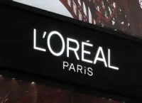L’Oréal «Φλερτάρει» με τον Κλάδο Καλλυντικών της Kering: Διαπραγματεύσεις για Deal 4 Δισ. Ευρώ L’Oréal «Φλερτάρει» με τον Κλάδο Καλλυντικών της Kering: Διαπραγματεύσεις για Deal 4 Δισ. Ευρώ