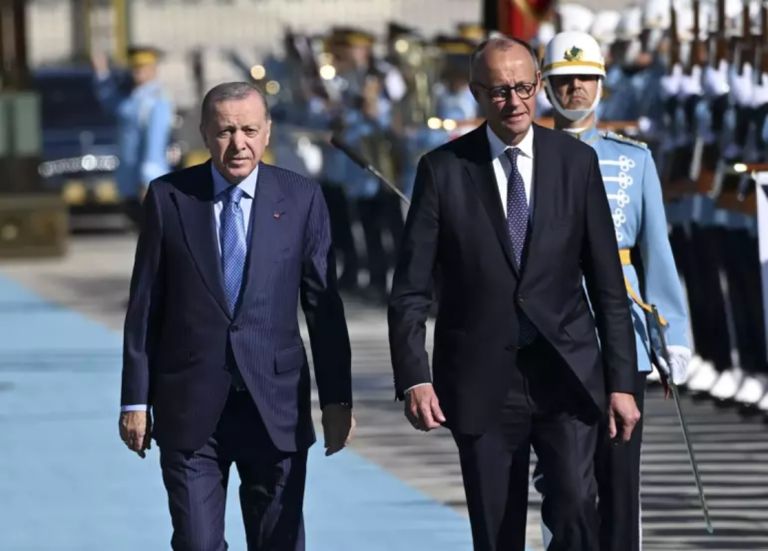 Έκρηξη Ερντογάν–Μερτς στην Άγκυρα: Άμυνα, Γάζα και τα «αγκάθια» για ΕΕ!