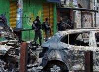 Ματωμένη Νύχτα Ρίο: 64 Νεκροί σε «Ιστορική» Αστυνομική Έφοδο – Comando Vermelho «Αντεπιτίθεται» με Drones!