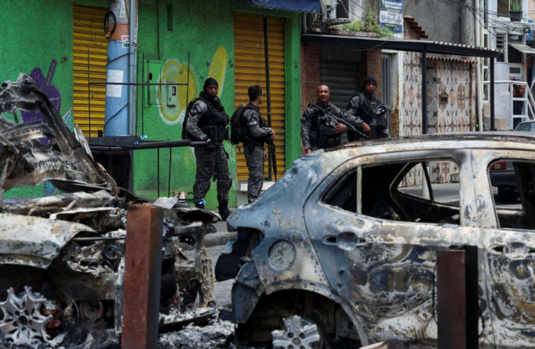 Ματωμένη Νύχτα Ρίο: 64 Νεκροί σε «Ιστορική» Αστυνομική Έφοδο – Comando Vermelho «Αντεπιτίθεται» με Drones!