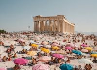 H Ελληνίδα που έκανε μια φανταστική σουρεαλιστική Αθήνα στο instagram παγκόσμιο viral H Ελληνίδα που έκανε μια φανταστική σουρεαλιστική Αθήνα στο instagram παγκόσμιο viral
