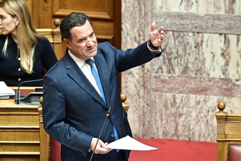 Άδωνις σε ΣΥΡΙΖΑ: “Εσείς μιλάτε για εμφύλιο κλίμα; Ρωτήστε τις αφίσες του 2015”