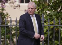 Ο Άντριου σε κρίση: Οι Βρετανοί βουλευτές πιέζουν για αφαίρεση τίτλου και Royal Lodge Ο Άντριου σε κρίση: Οι Βρετανοί βουλευτές πιέζουν για αφαίρεση τίτλου και Royal Lodge