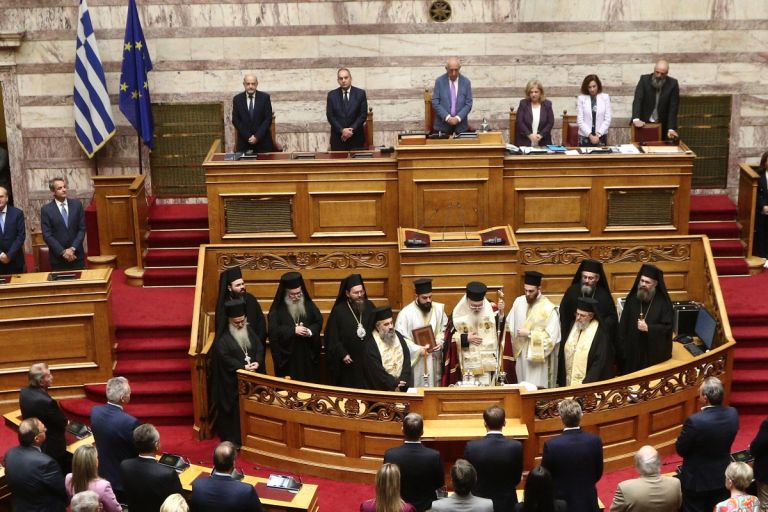 Στη σκιά της παραίτησης Τσίπρα ο αγιασμός για τη Γ΄ Σύνοδο της Βουλής – Μήνυμα ενότητας από Ιερώνυμο