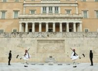 Ο Άγνωστος Στρατιώτης «υπό στρατιωτική προστασία» – Τέλος οι πορείες στο Σύνταγμα! Ο Άγνωστος Στρατιώτης «υπό στρατιωτική προστασία» – Τέλος οι πορείες στο Σύνταγμα!