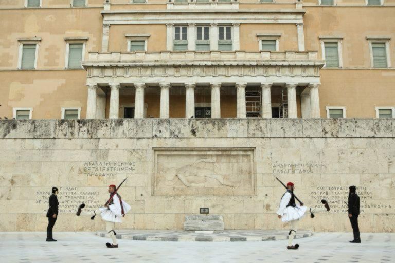 Ο Άγνωστος Στρατιώτης «υπό στρατιωτική προστασία» – Τέλος οι πορείες στο Σύνταγμα!