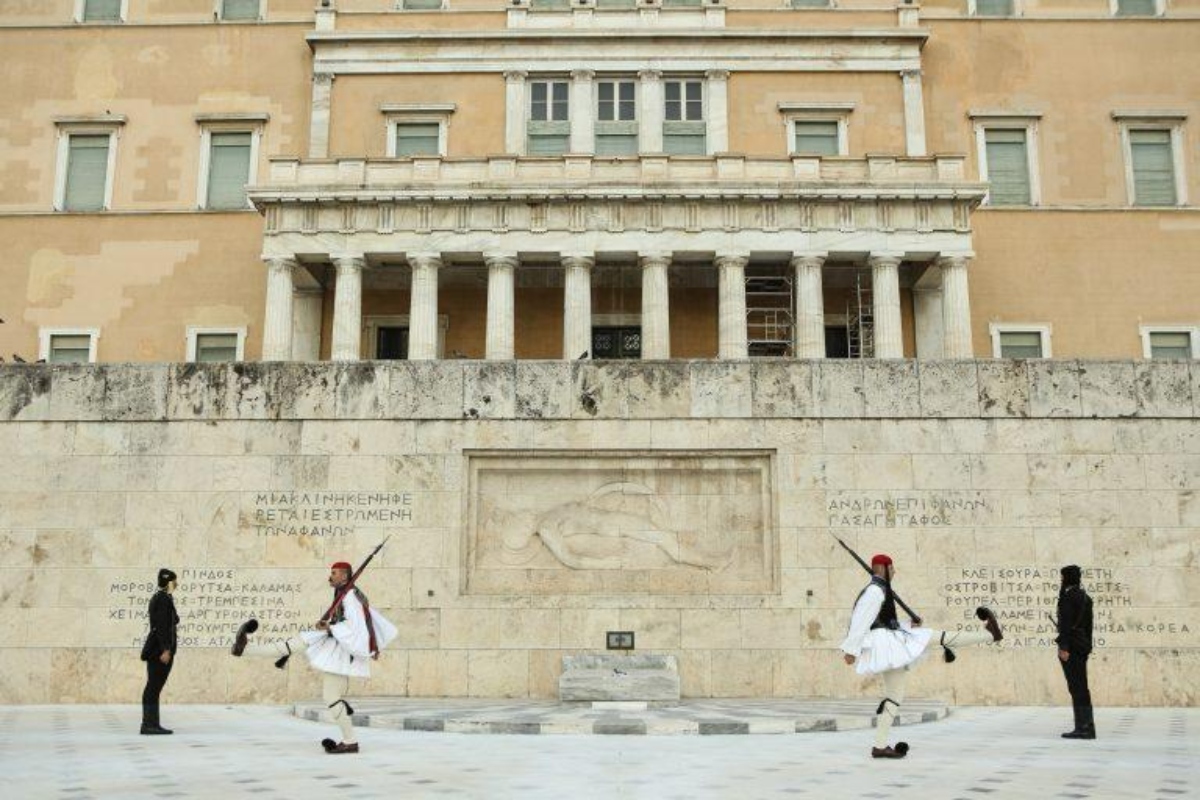 Ο Άγνωστος Στρατιώτης «υπό στρατιωτική προστασία» – Τέλος οι πορείες στο Σύνταγμα!