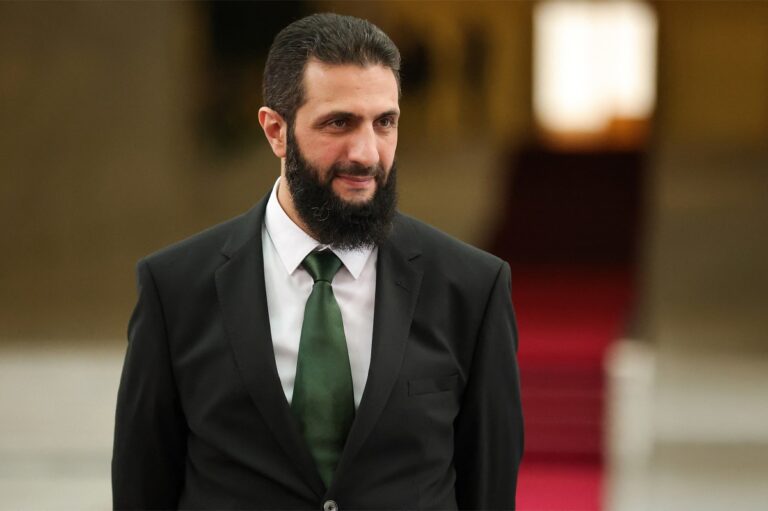 «Σχεδόν εκλογές» στη Συρία του Αλ-Σαράα: Περιορισμένη συμμετοχή – Άνδρες και σουνίτες στην πλειοψηφία