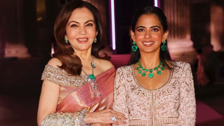 Isha και Nita Ambani: Πολυτέλεια Ινδικής Χάρης στο Pink Ball του Βρετανικού Μουσείου
