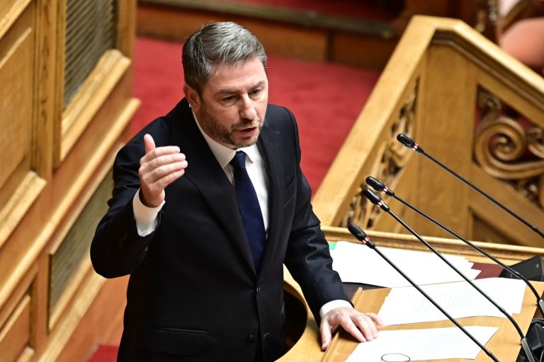 Ανδρουλάκης σε Μητσοτάκη: «Τίποτα δεν αλλάζει η τροπολογία, θέλετε απλά να τραβήξετε το αυτί του Δένδια»